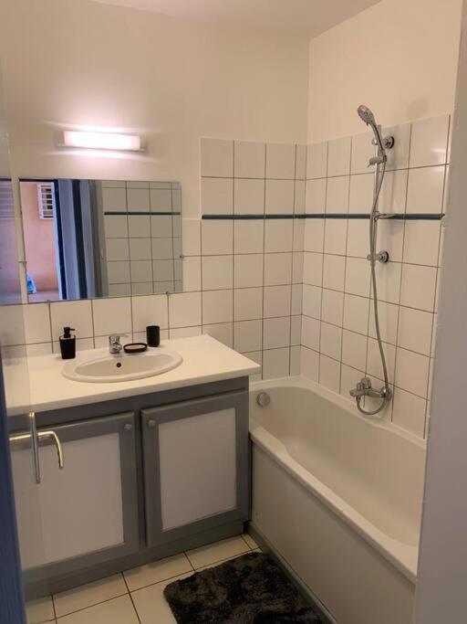 Belle appartement securise avec piscine