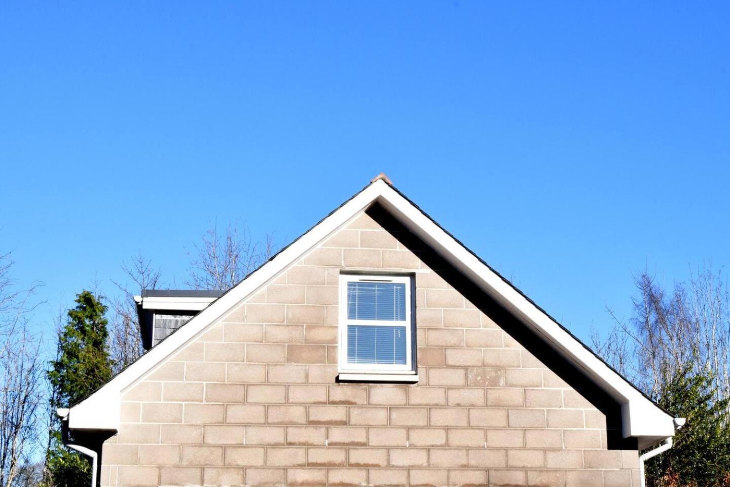 Cosy Kirriemuir Flat - Pet Friendly Retreat