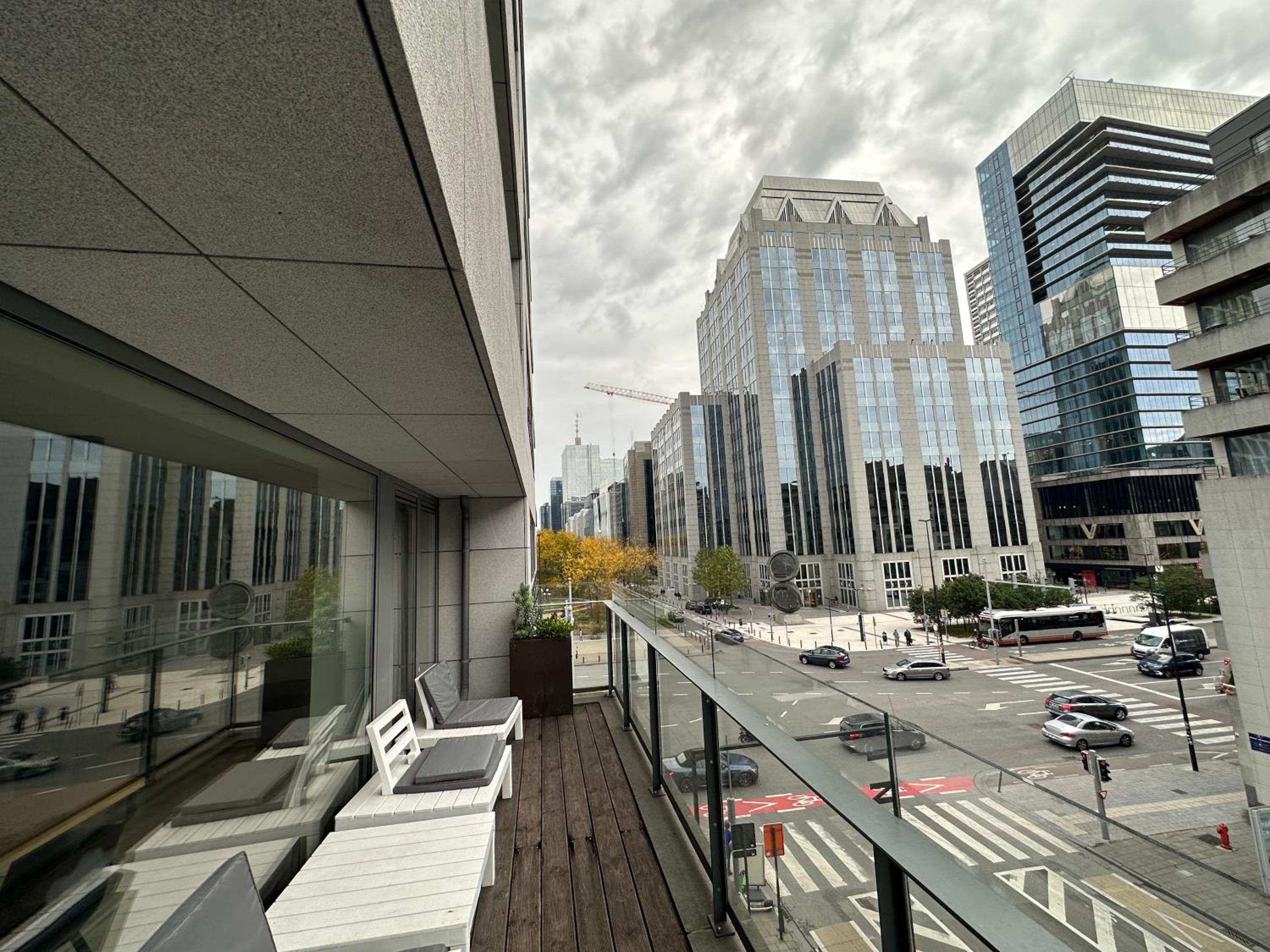 3 Bedroom Apartment in City Center with Balcony View
