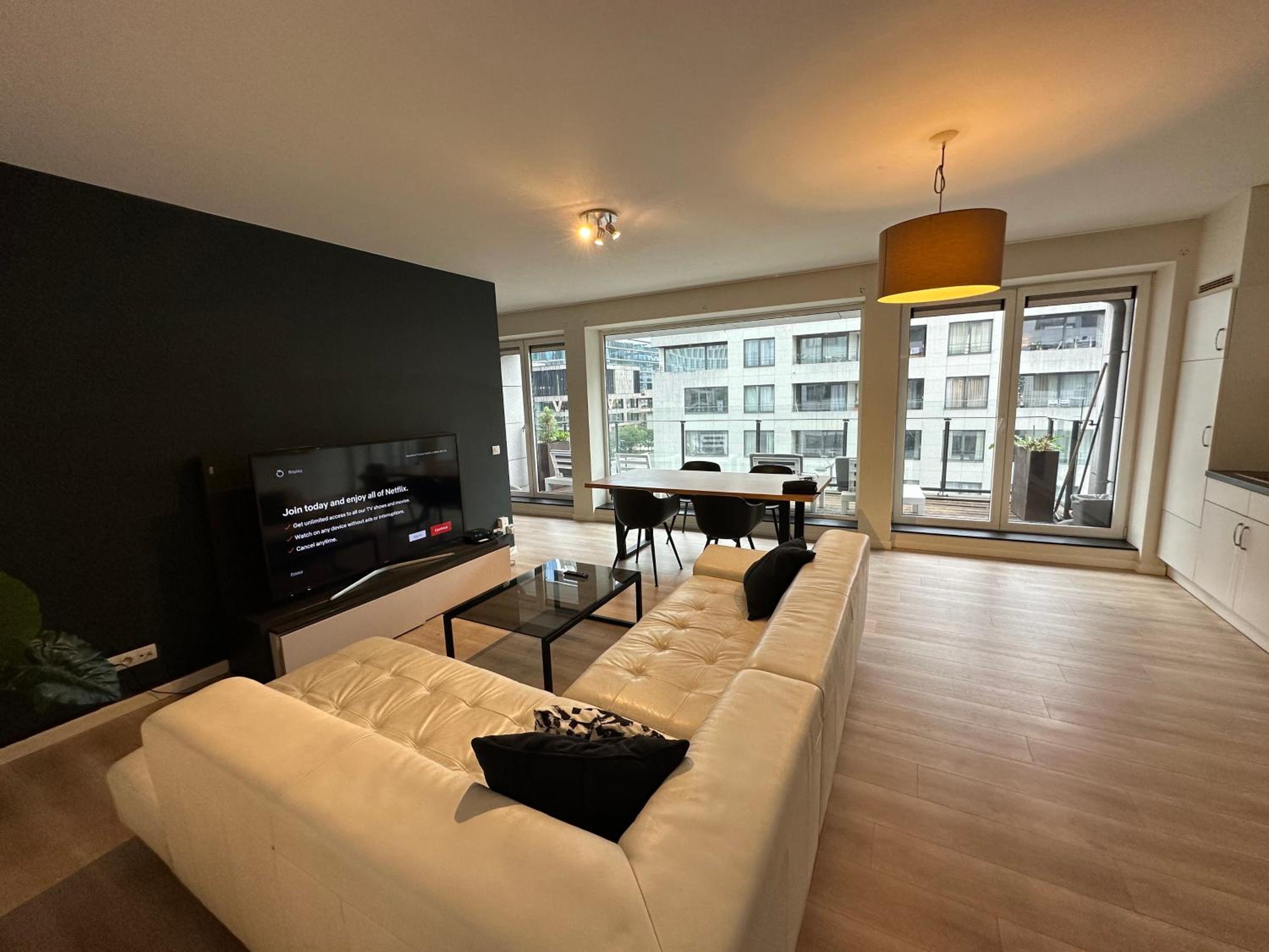 3 Bedroom Apartment in City Center with Balcony View