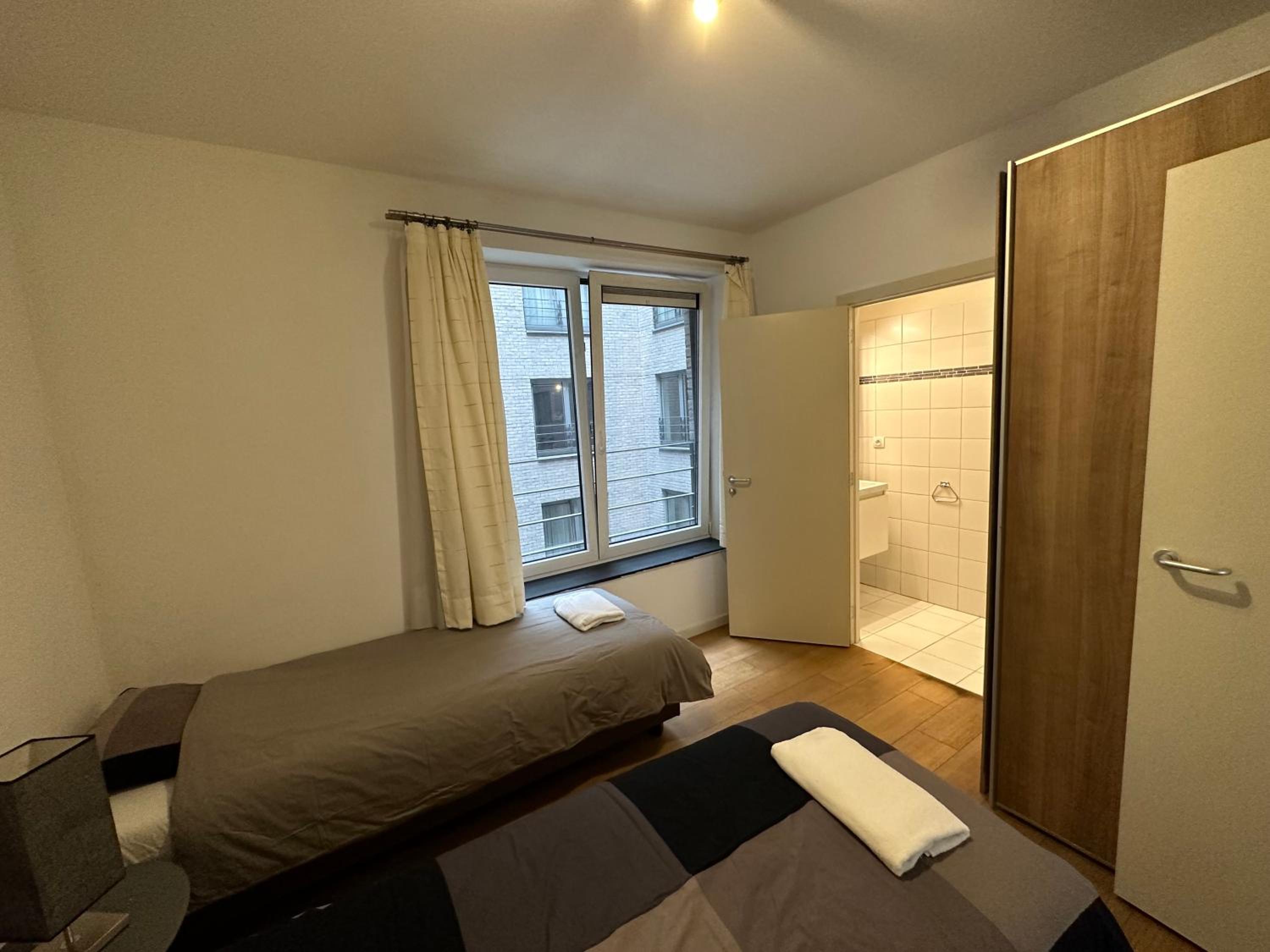 3 Bedroom Apartment in City Center with Balcony View