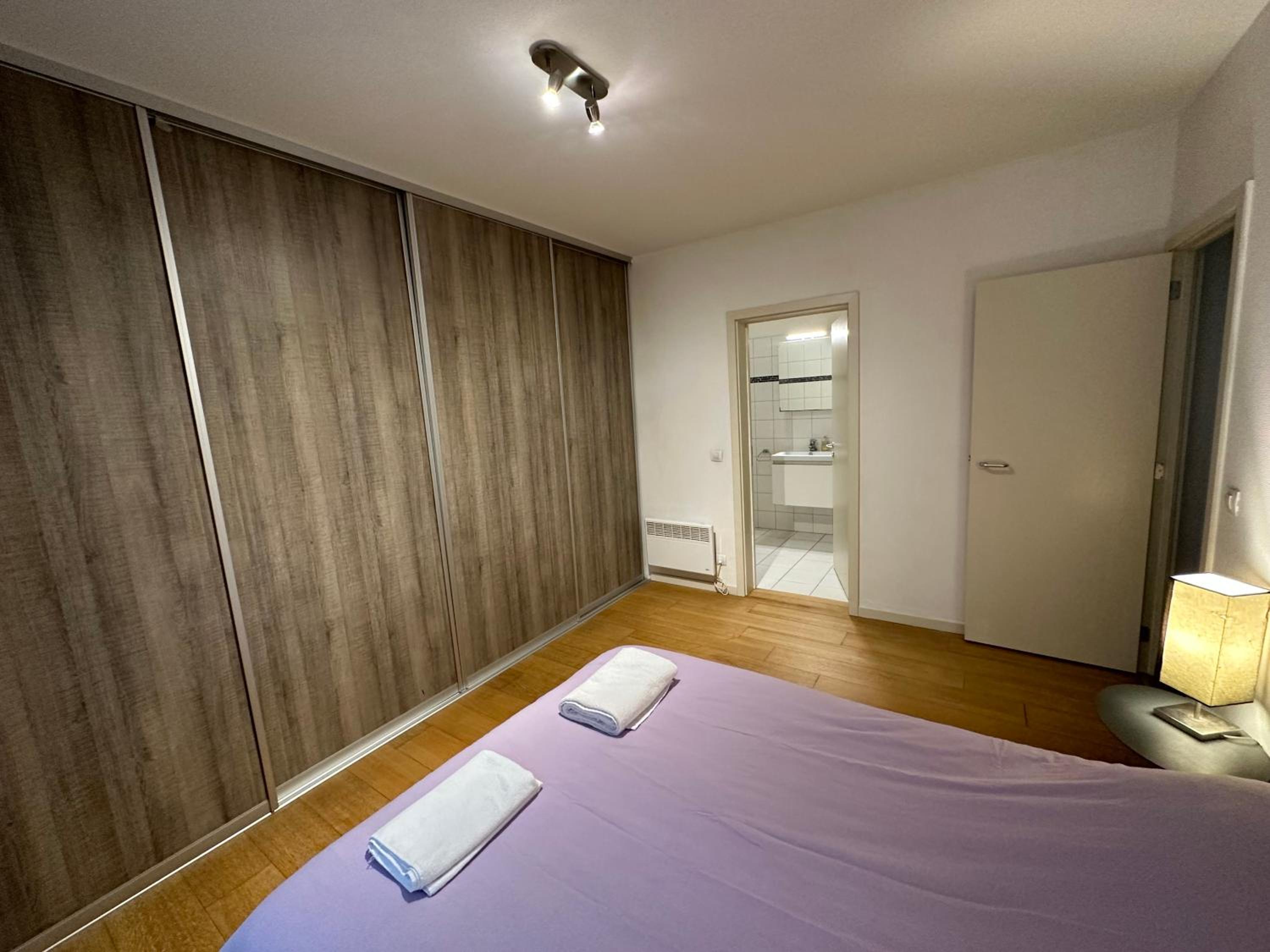 3 Bedroom Apartment in City Center with Balcony View