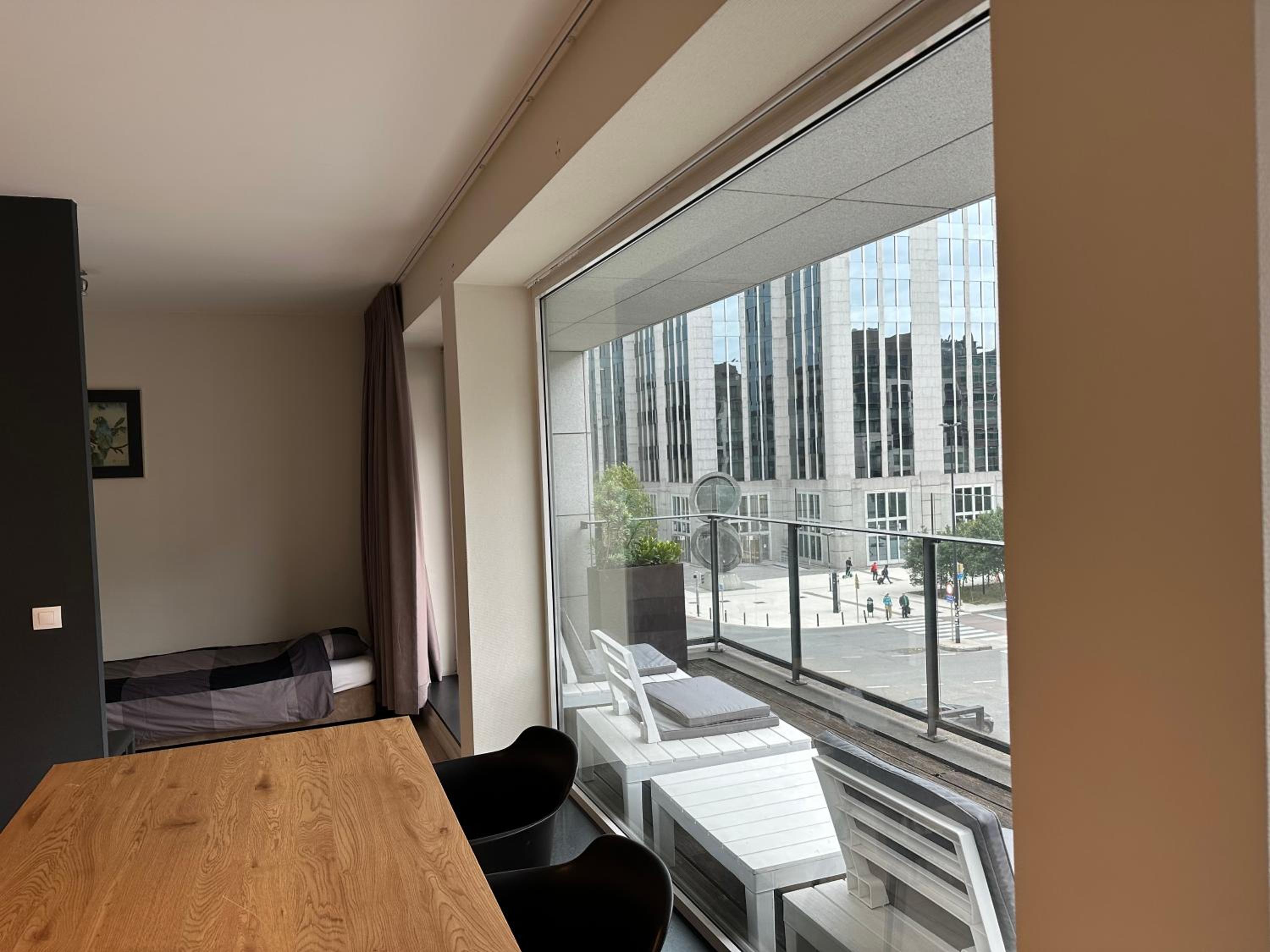 3 Bedroom Apartment in City Center with Balcony View