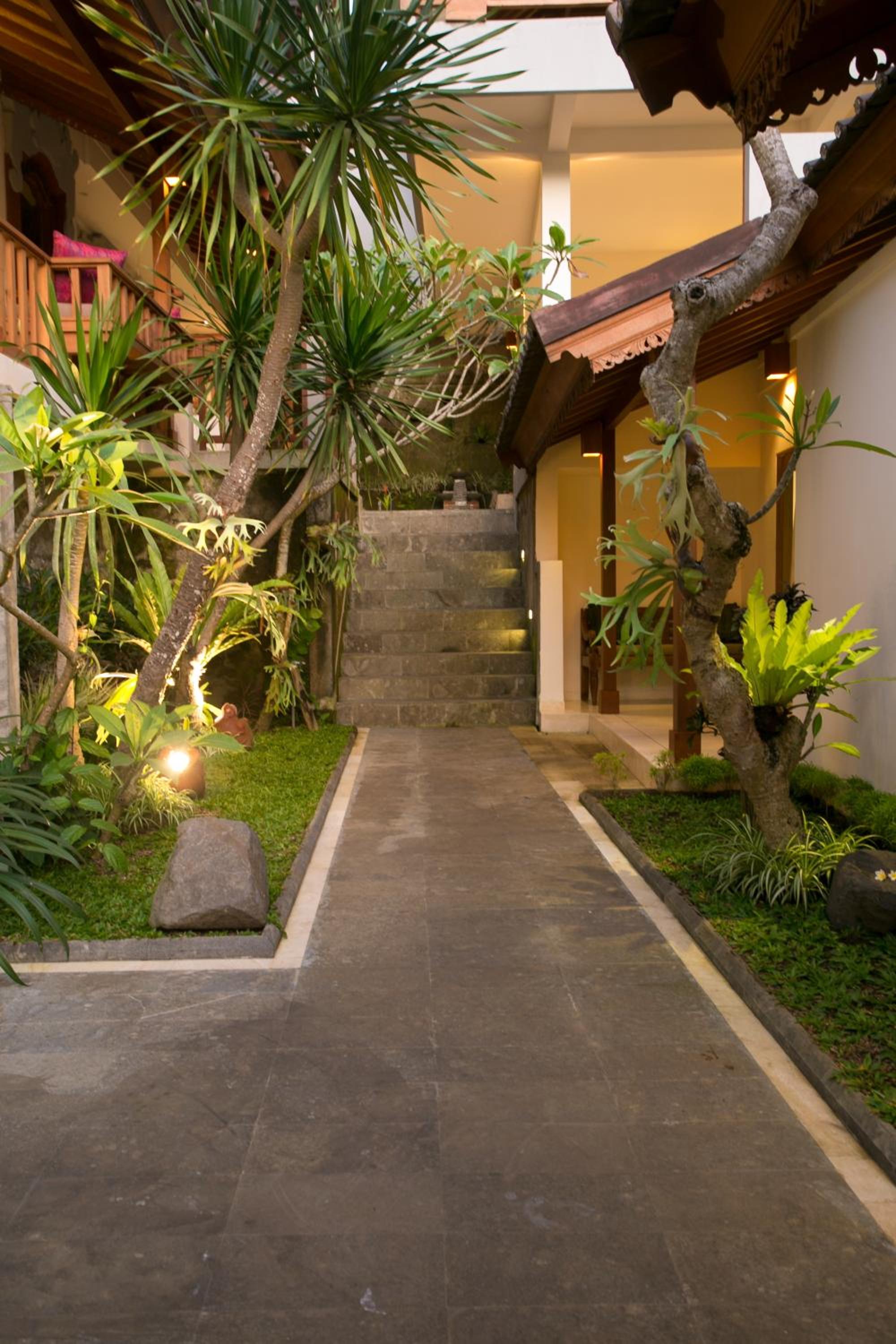 Pesantian Villa and Warung