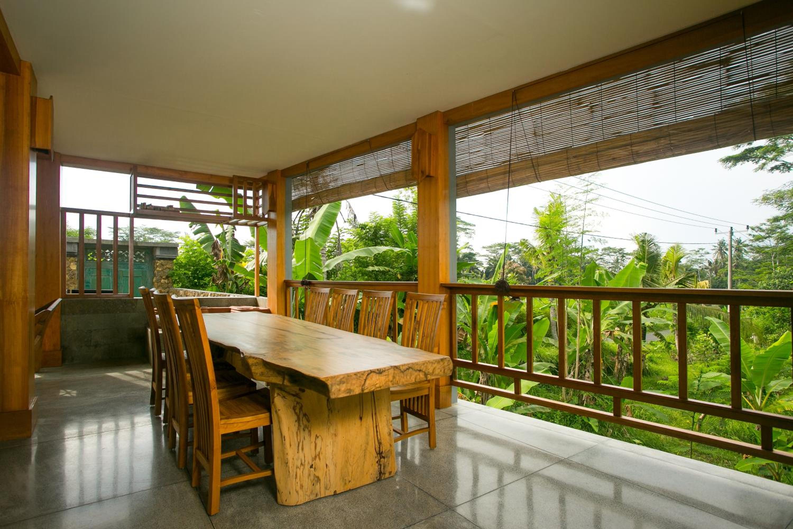 Pesantian Villa and Warung