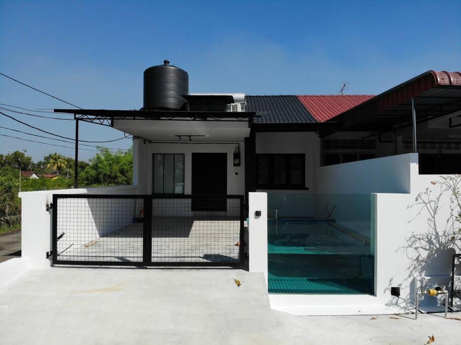 Zen Retreat Glass Pool Villa photo 1