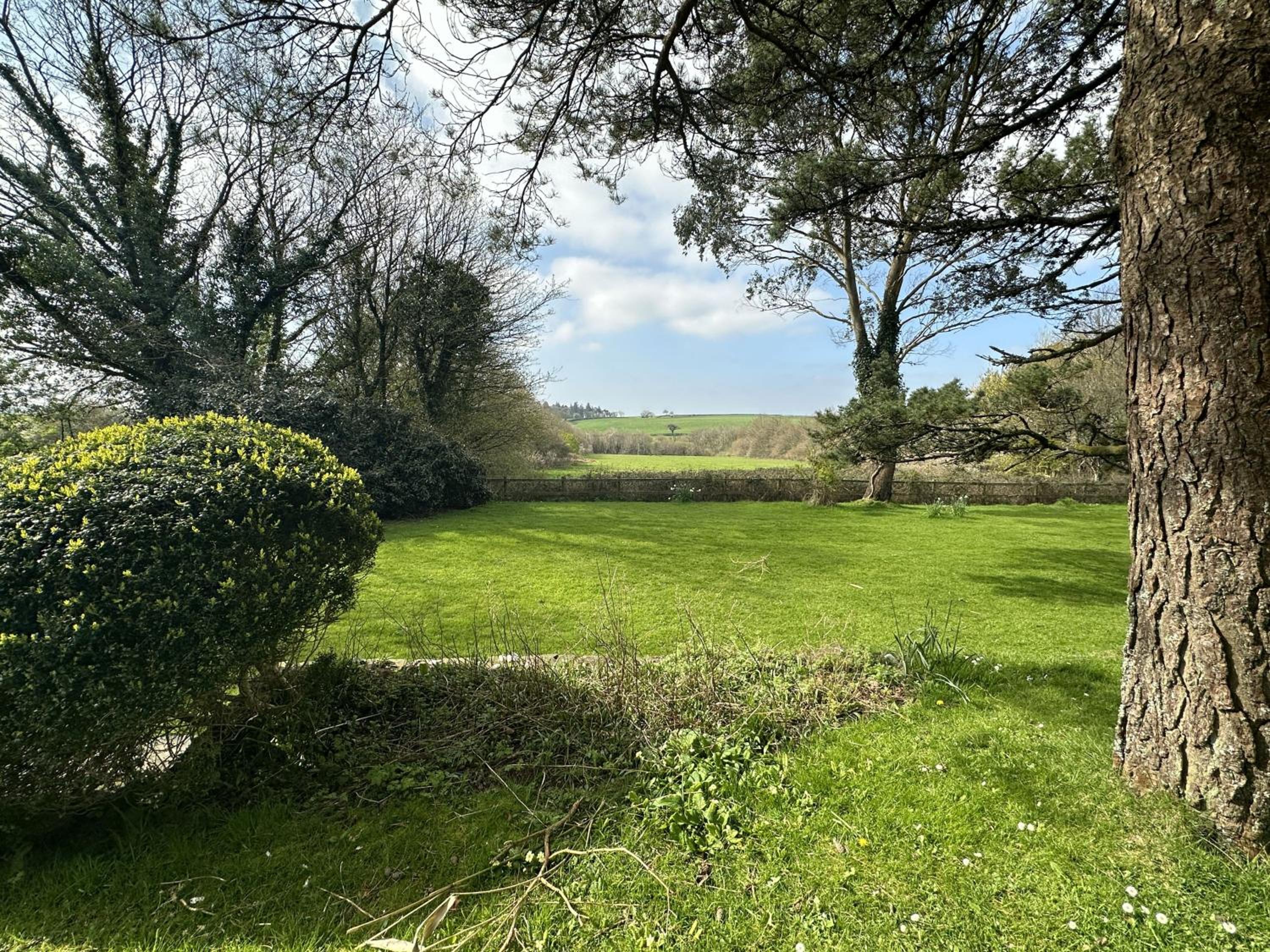 Middlelands - A stunning country house with beautiful gardens in rural Pembrokeshire yet close to coast