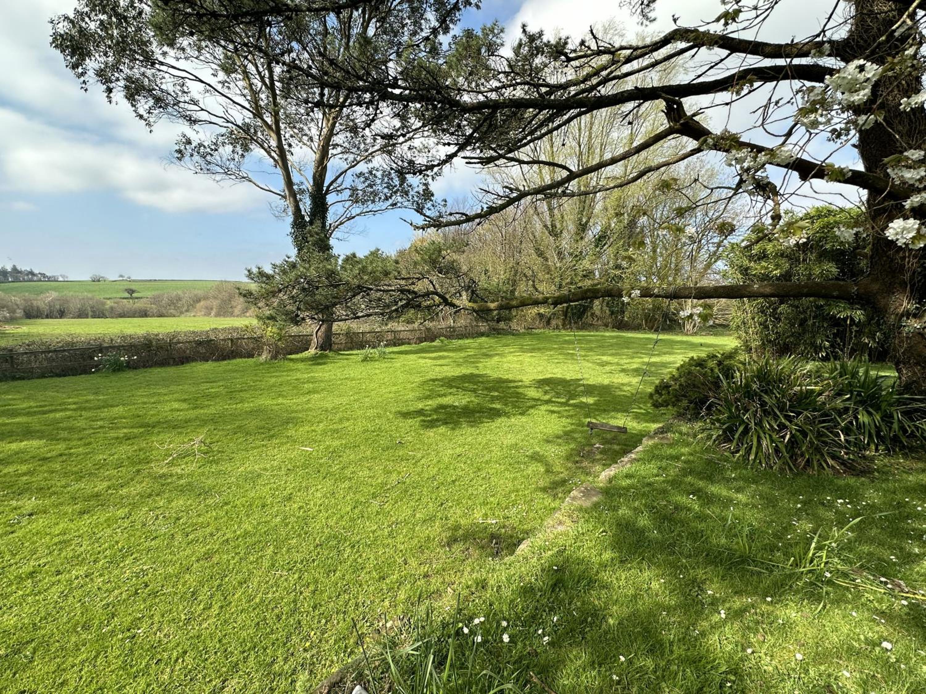 Middlelands - A stunning country house with beautiful gardens in rural Pembrokeshire yet close to coast