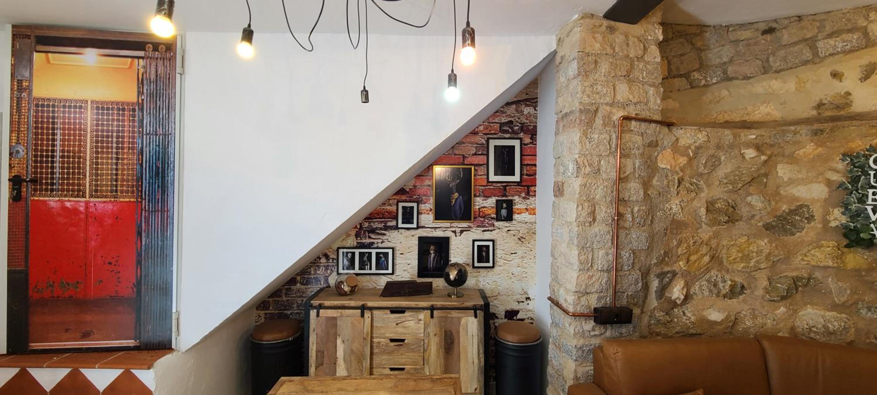 CASA CUEVA A-TIPICA