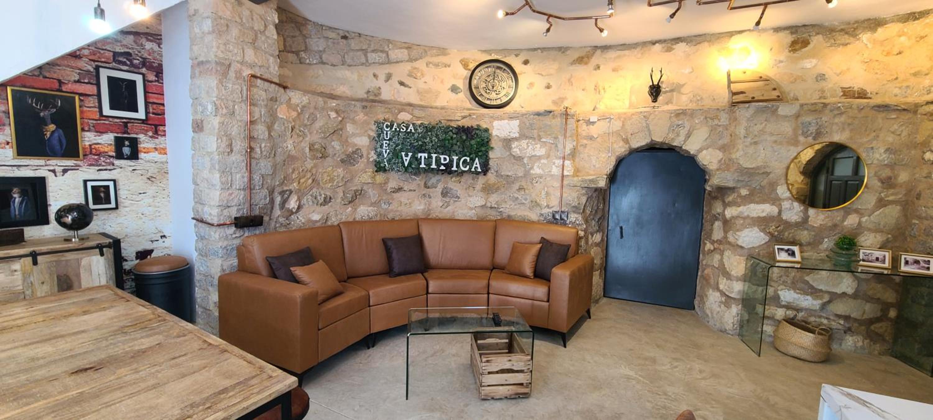 CASA CUEVA A-TIPICA