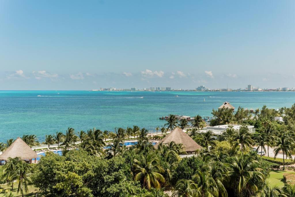 BLUE DREAM Beachfront 2 BDR by Casa Paraiso