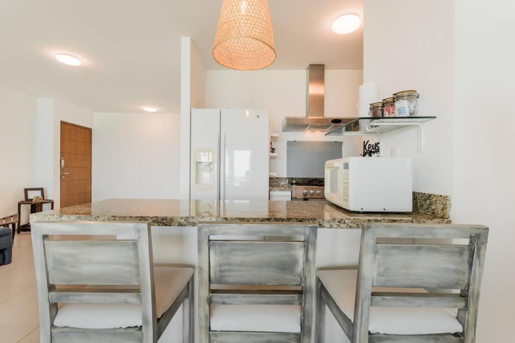 BLUE DREAM Beachfront 2 BDR by Casa Paraiso