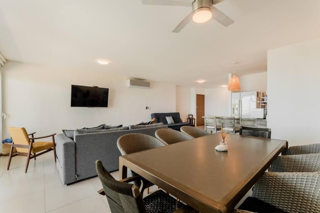 BLUE DREAM Beachfront 2 BDR by Casa Paraiso