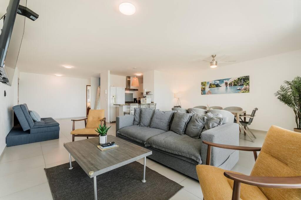 BLUE DREAM Beachfront 2 BDR by Casa Paraiso