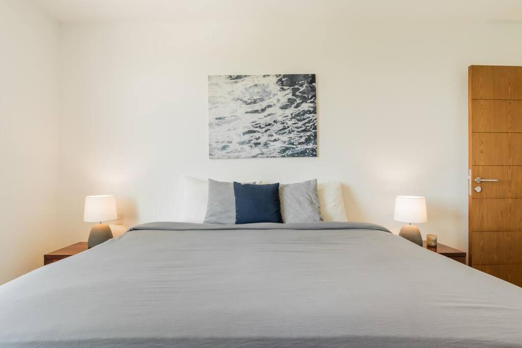 BLUE DREAM Beachfront 2 BDR by Casa Paraiso