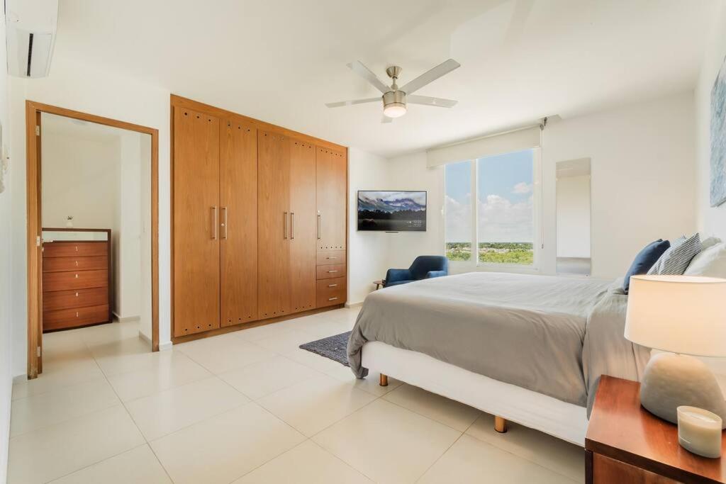BLUE DREAM Beachfront 2 BDR by Casa Paraiso