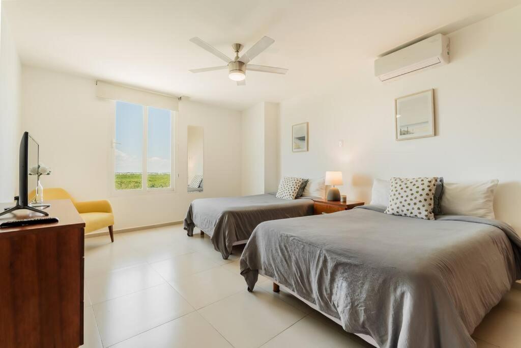 BLUE DREAM Beachfront 2 BDR by Casa Paraiso