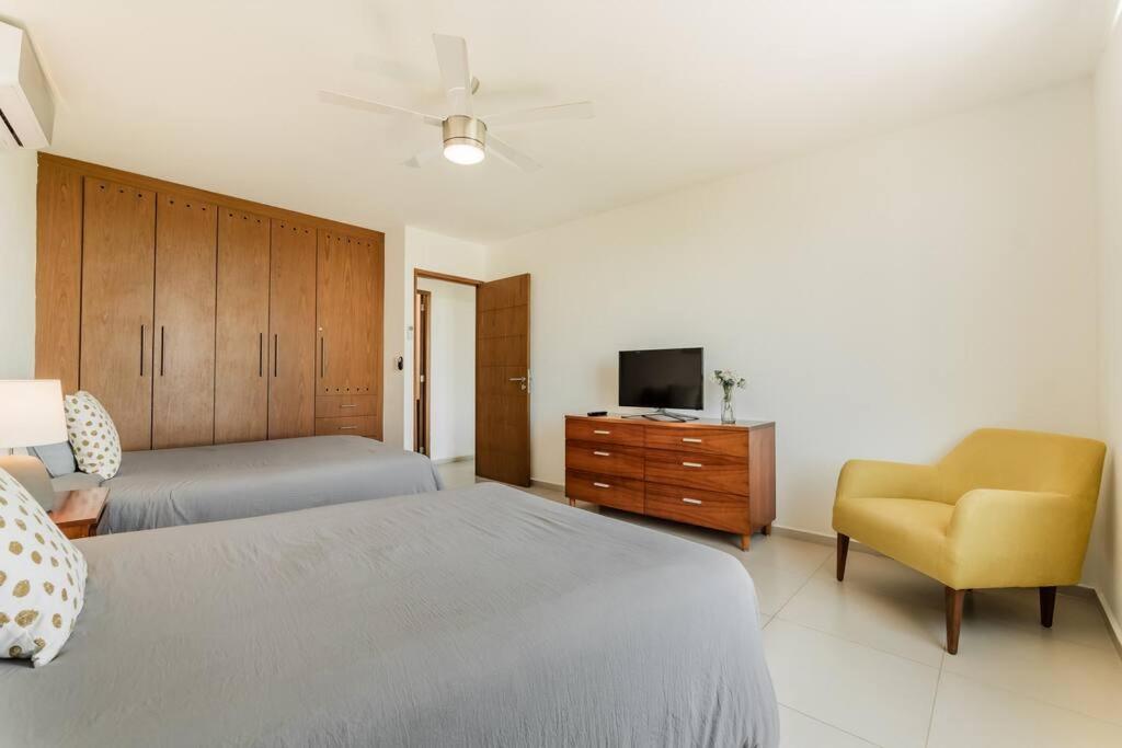 BLUE DREAM Beachfront 2 BDR by Casa Paraiso