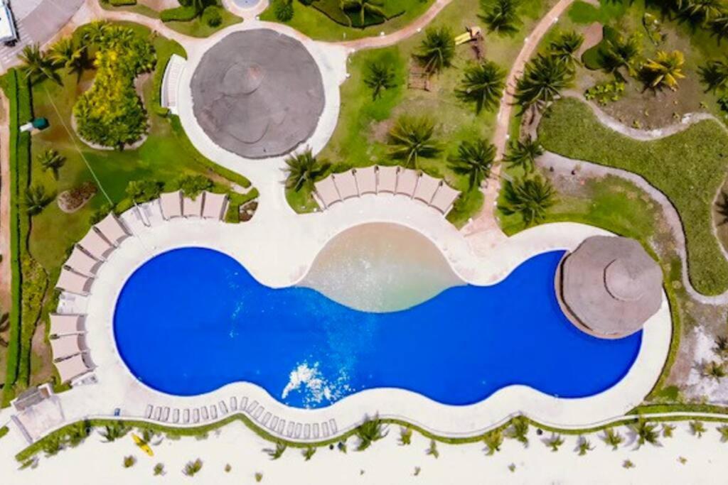 BLUE DREAM Beachfront 2 BDR by Casa Paraiso