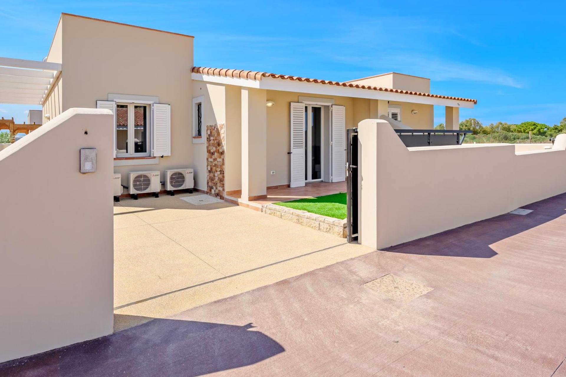 Villa Maria - nuovissima villa con giardino in Valledoria