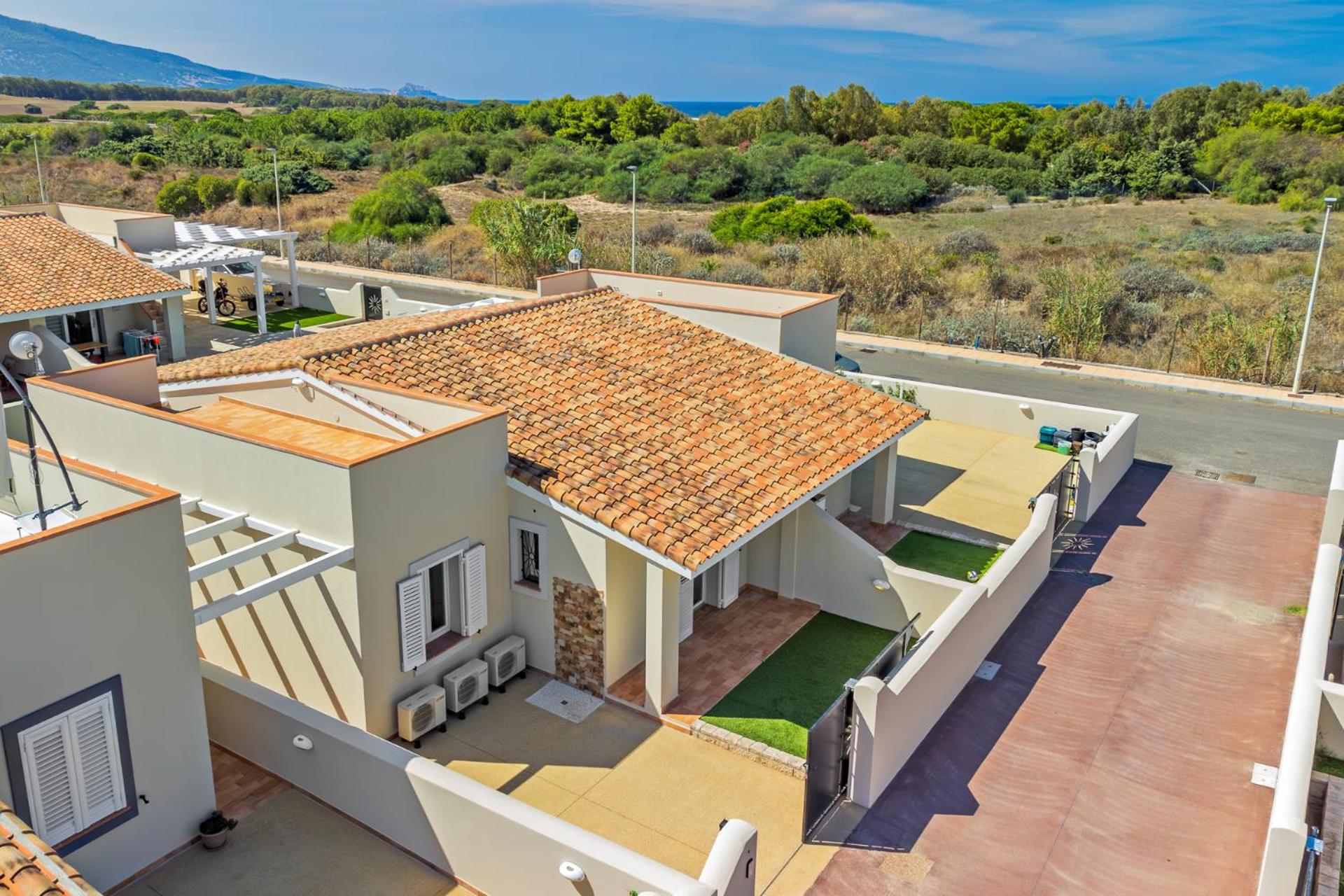 Villa Maria - nuovissima villa con giardino in Valledoria
