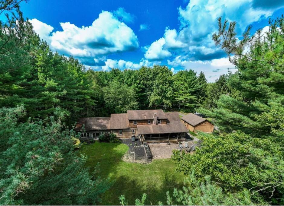 Serenity on Seven Acres - Luxurious Log Cabin view 2