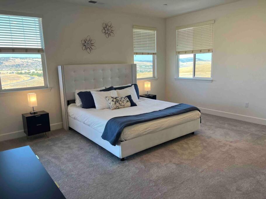 Gorgeous Home! Awesome views! view 3