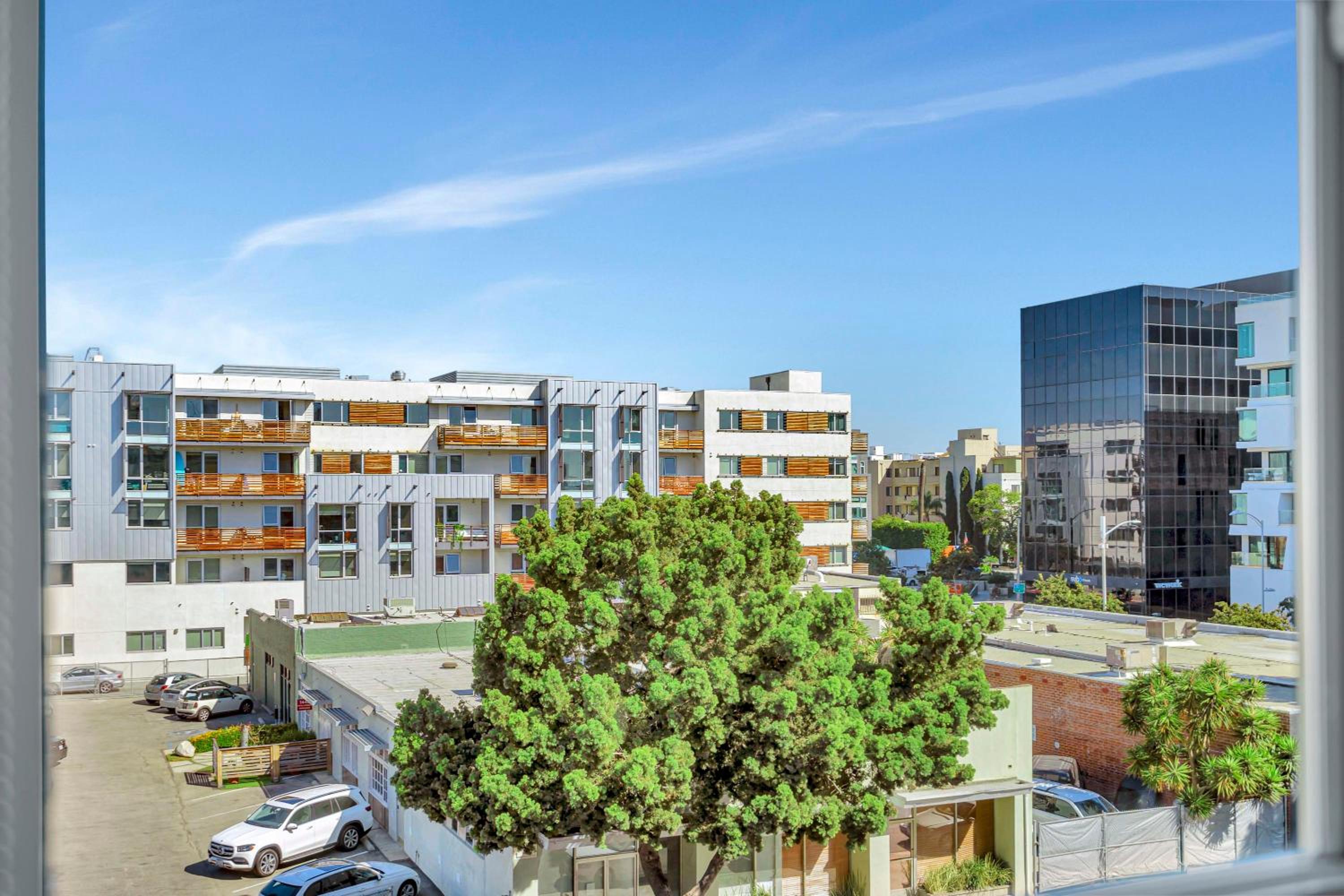 10 Cozy apartment heart of Santa Monica