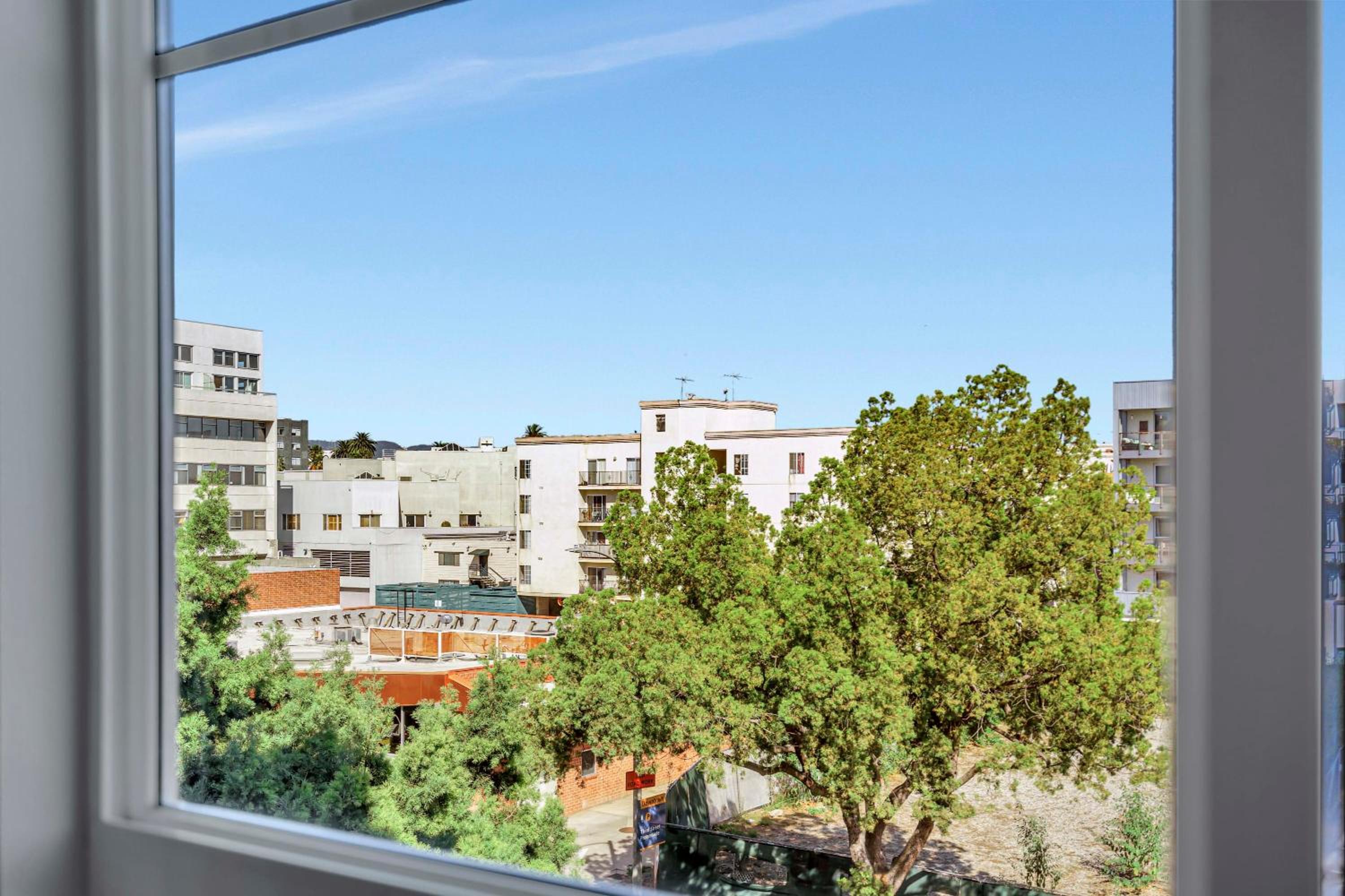10 Cozy apartment heart of Santa Monica