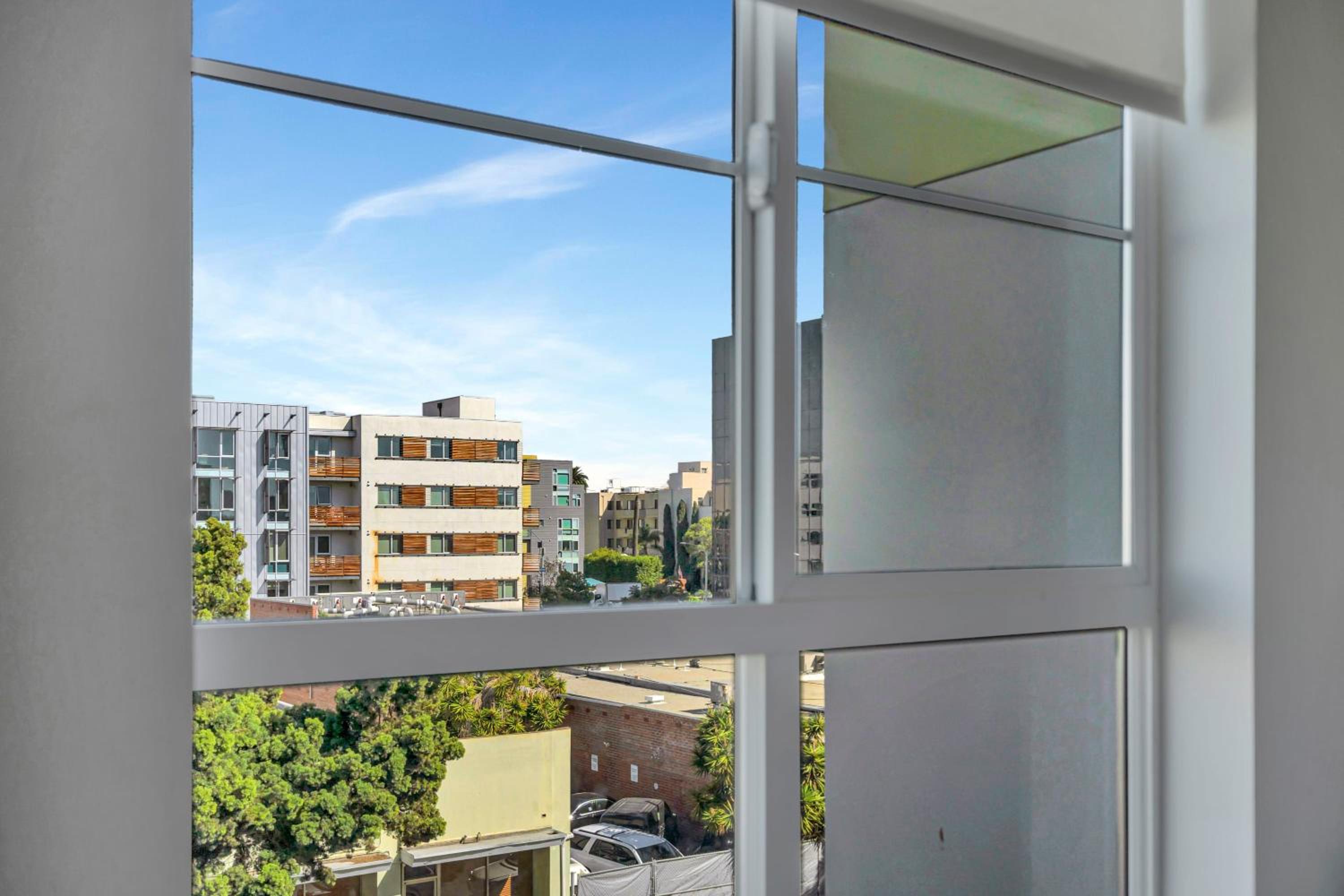 10 Cozy apartment heart of Santa Monica