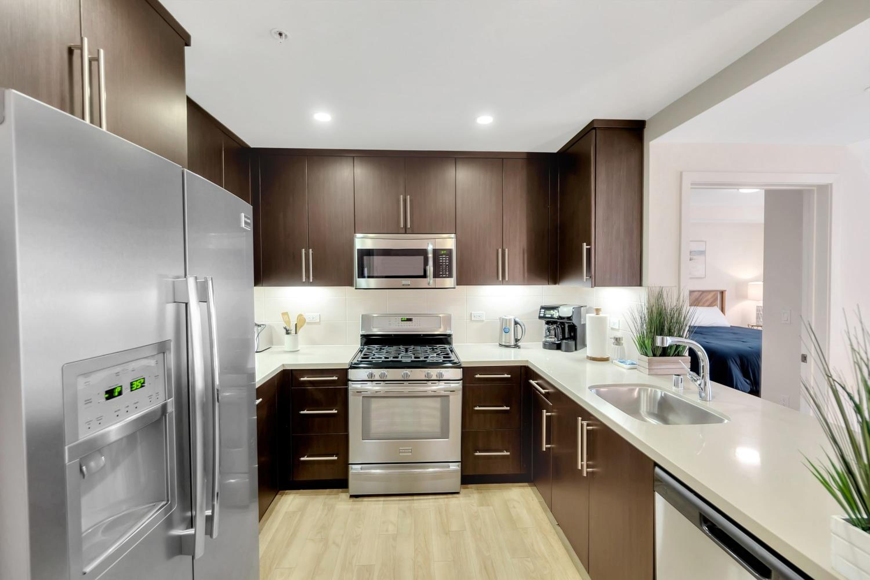 5 Heart of Santa Monica apartment