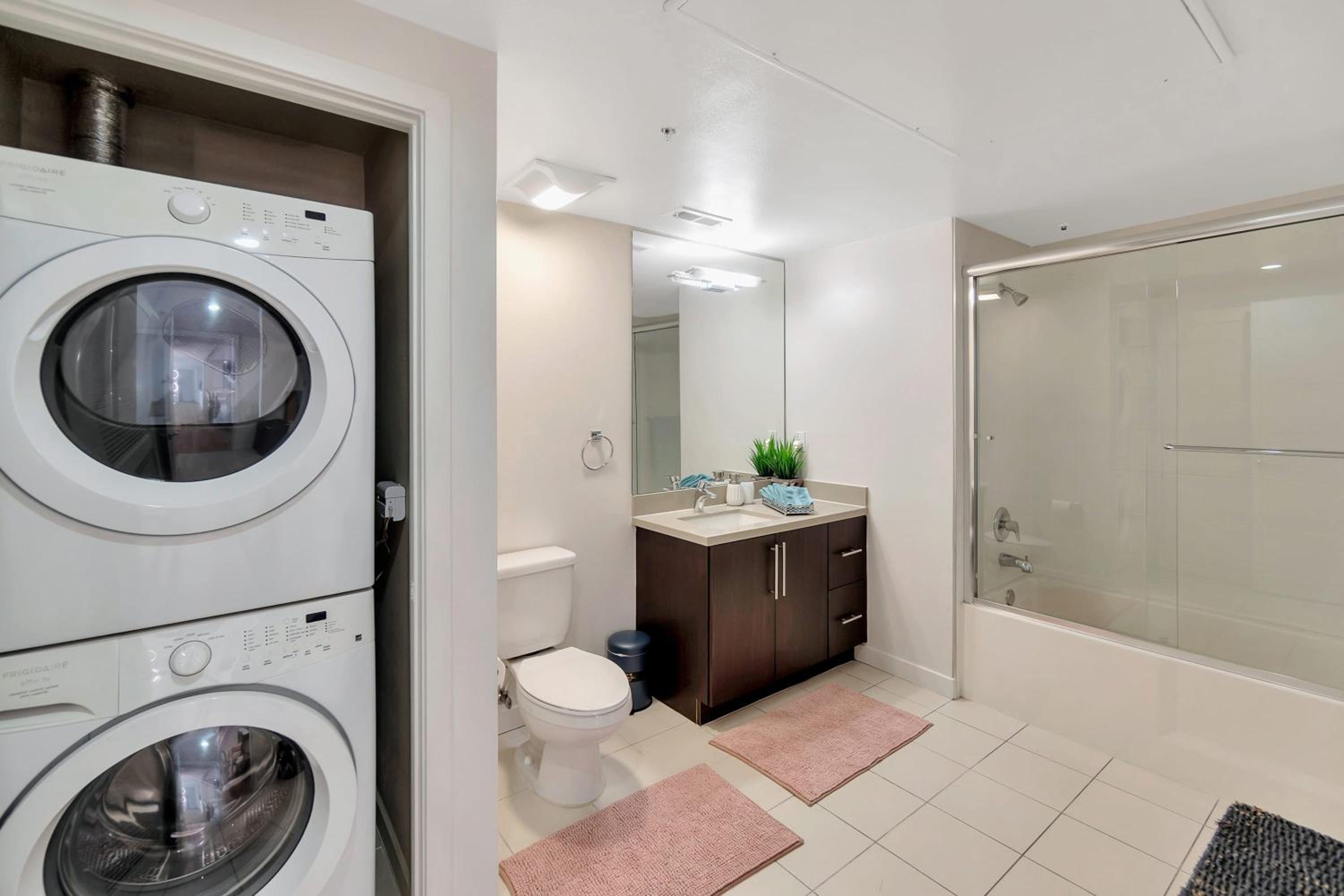 5 Heart of Santa Monica apartment