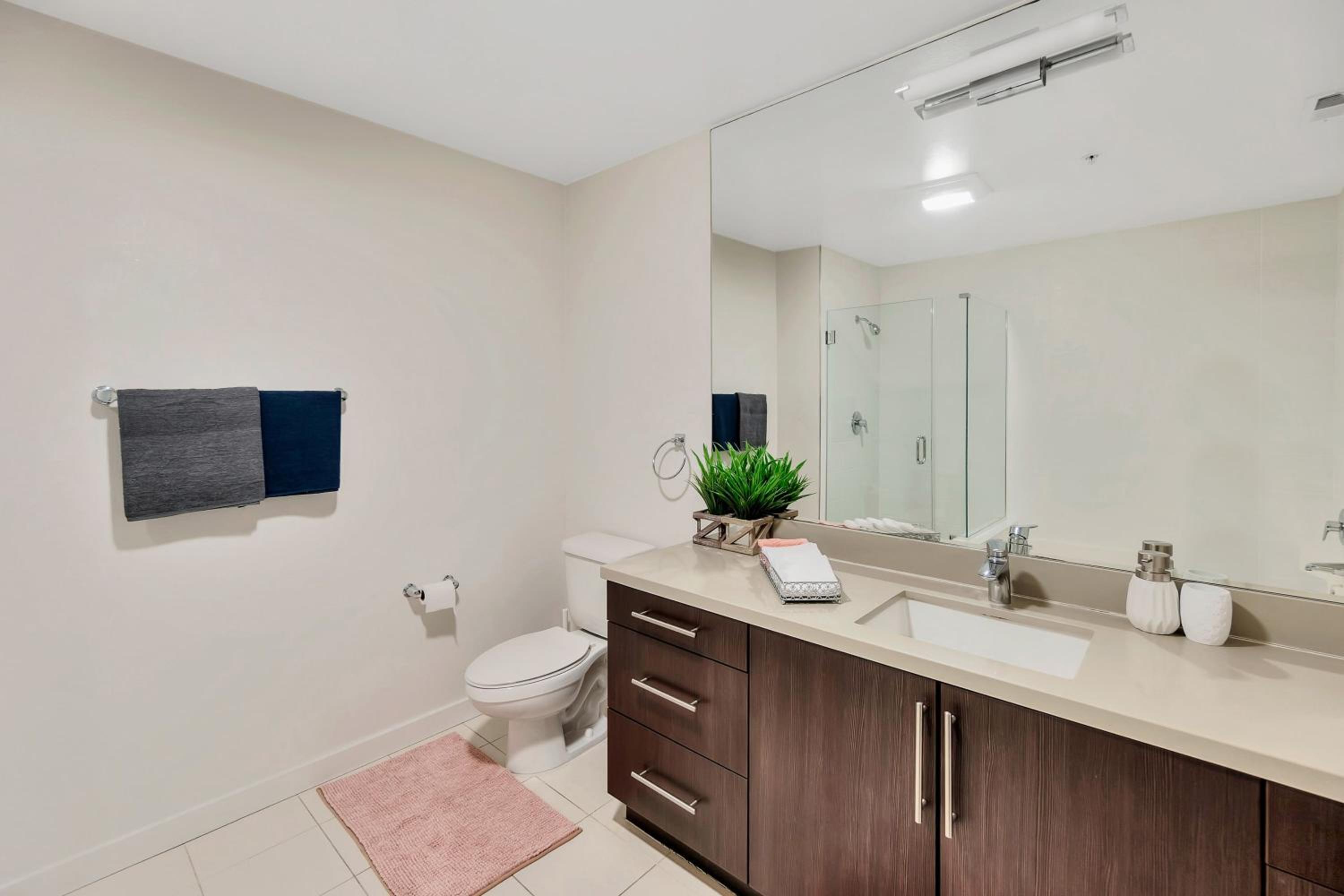 5 Heart of Santa Monica apartment
