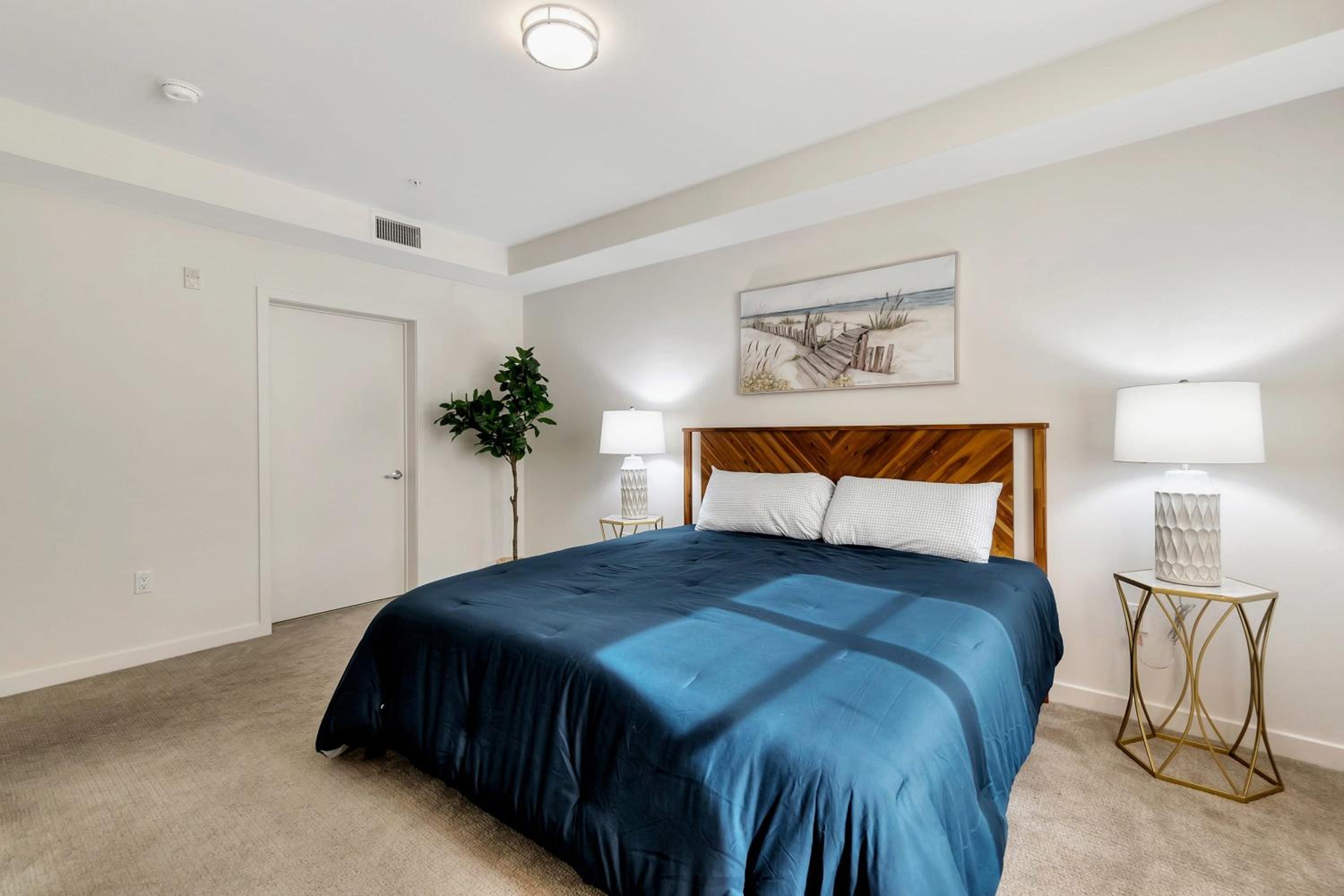 5 Heart of Santa Monica apartment