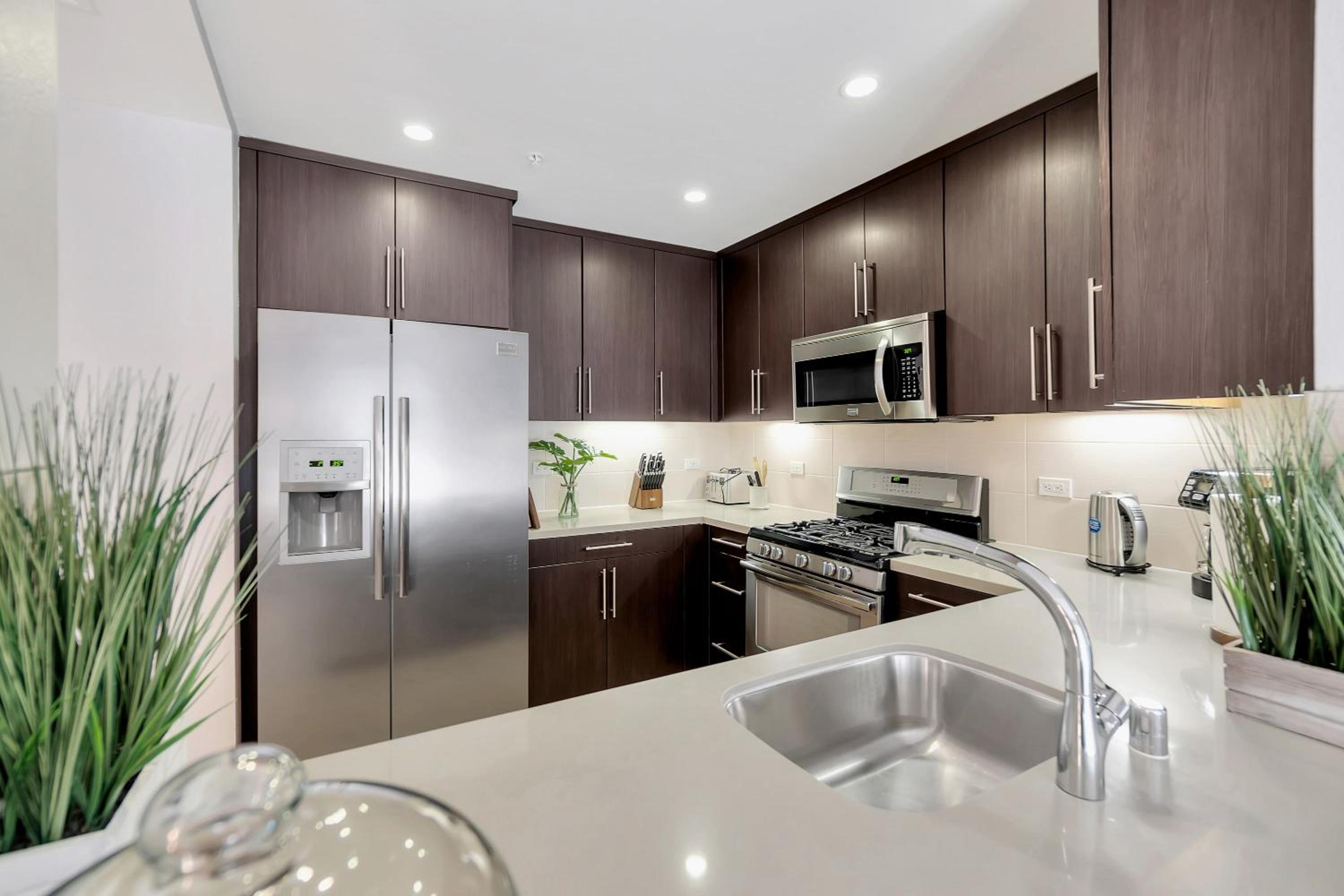 5 Heart of Santa Monica apartment