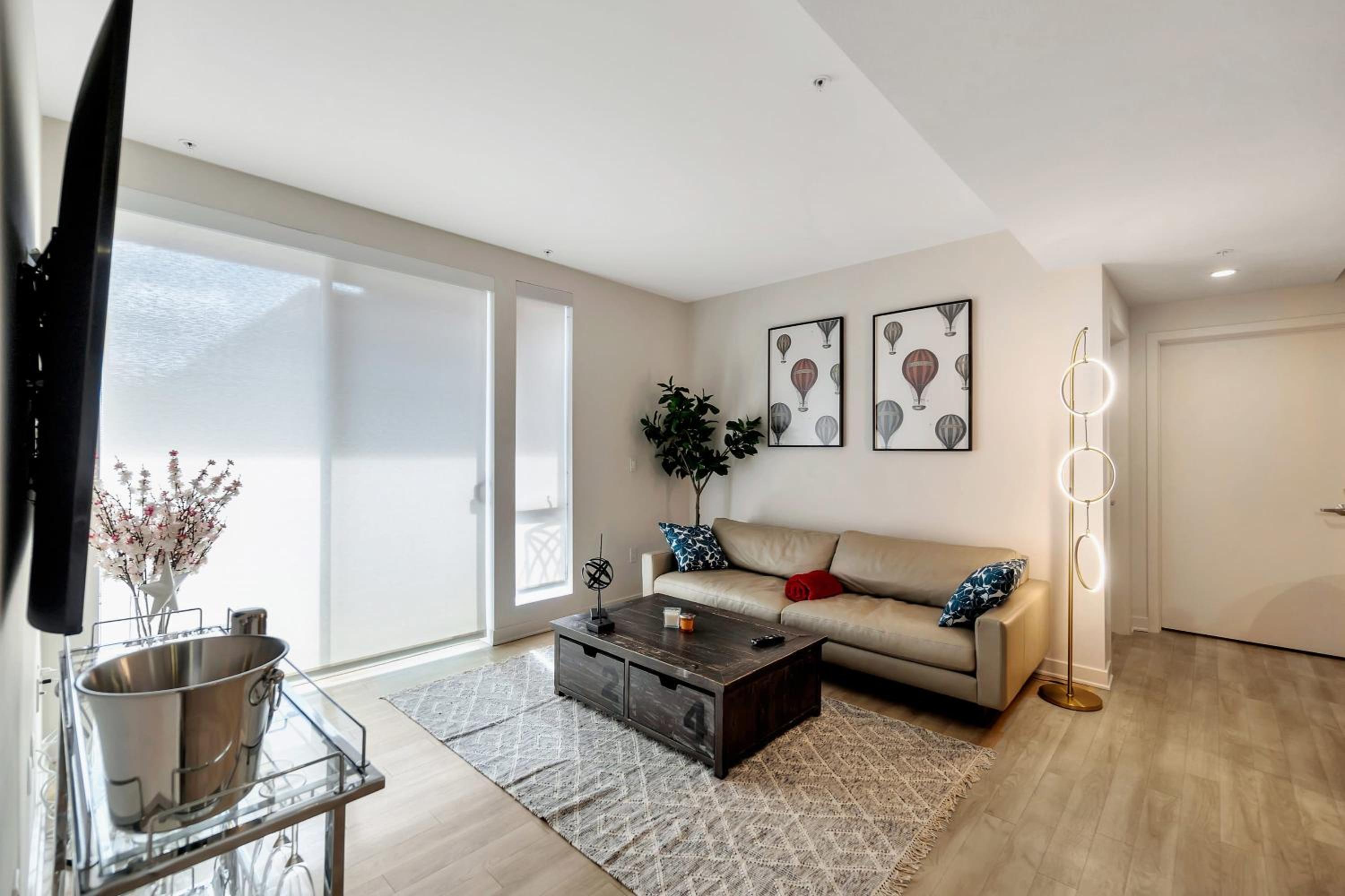 5 Heart of Santa Monica apartment