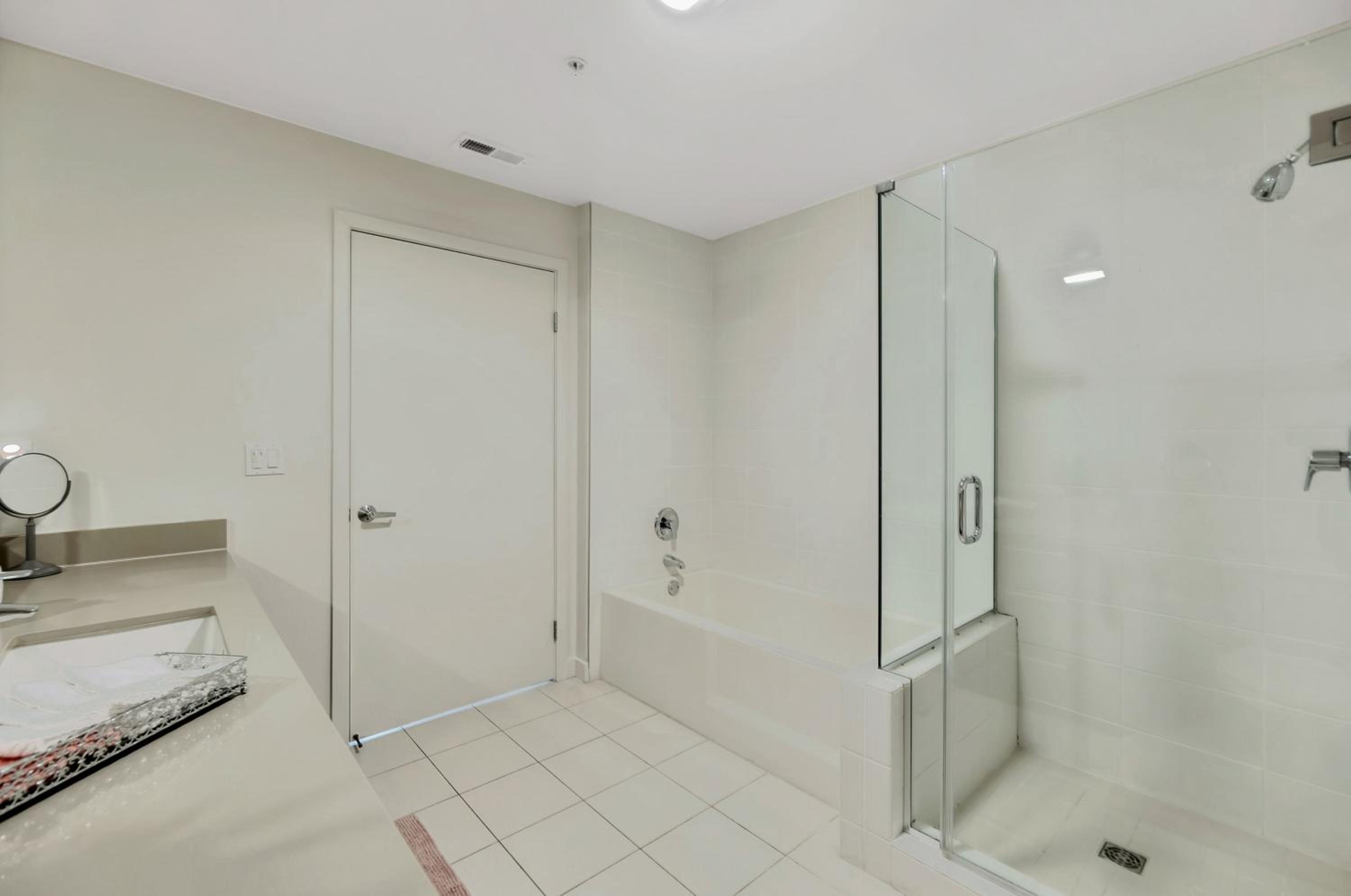 5 Heart of Santa Monica apartment