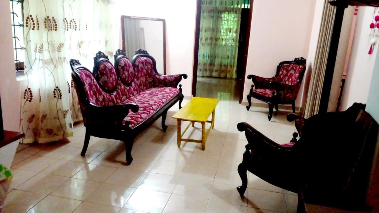 Rivi Sanda Villa & Apartment Hikkaduwa