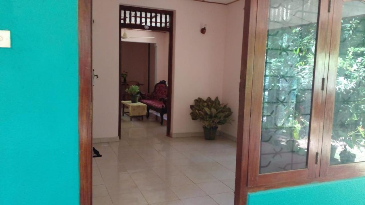Rivi Sanda Villa & Apartment Hikkaduwa