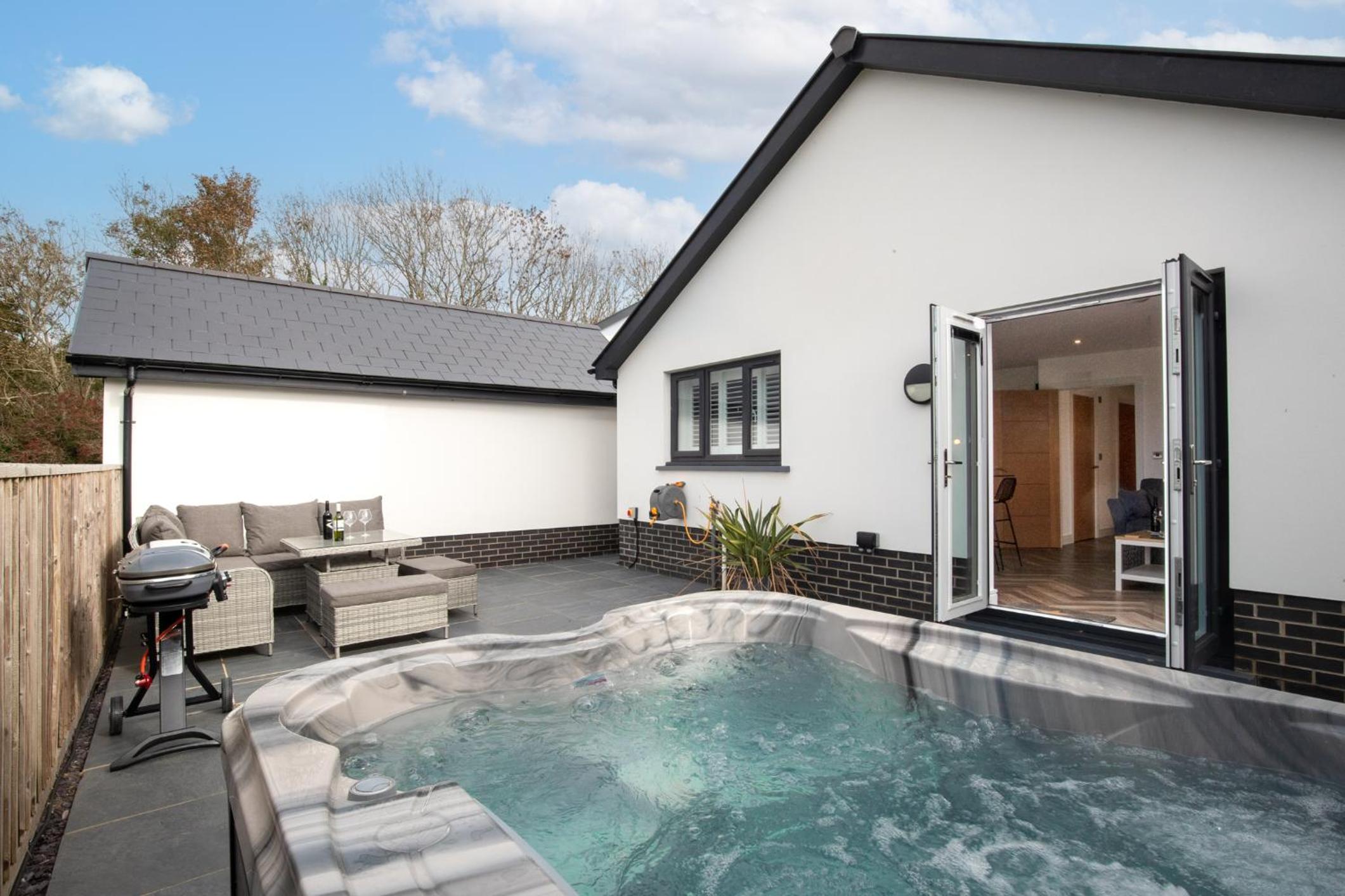 The Paddock - Lovely Cottage with Hot Tub view 2
