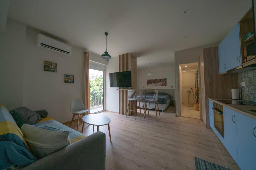 Modern studio in Dafni up to 3 prs-4min from metro