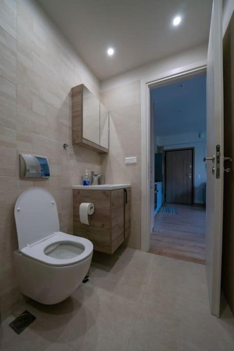 Modern studio in Dafni up to 3 prs-4min from metro