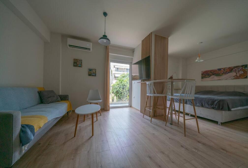 Modern studio in Dafni up to 3 prs-4min from metro