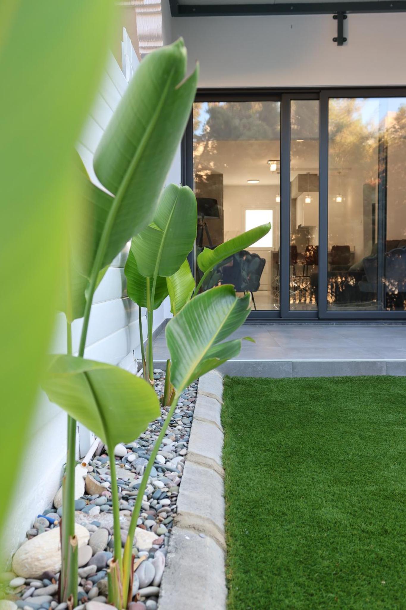 Luxury Garden Apartment