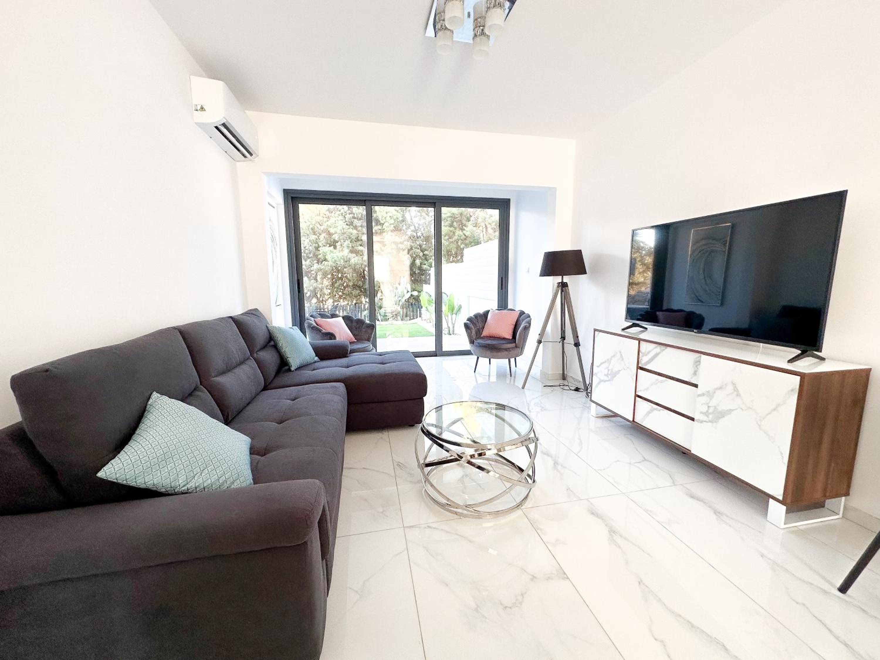Luxury Garden Apartment