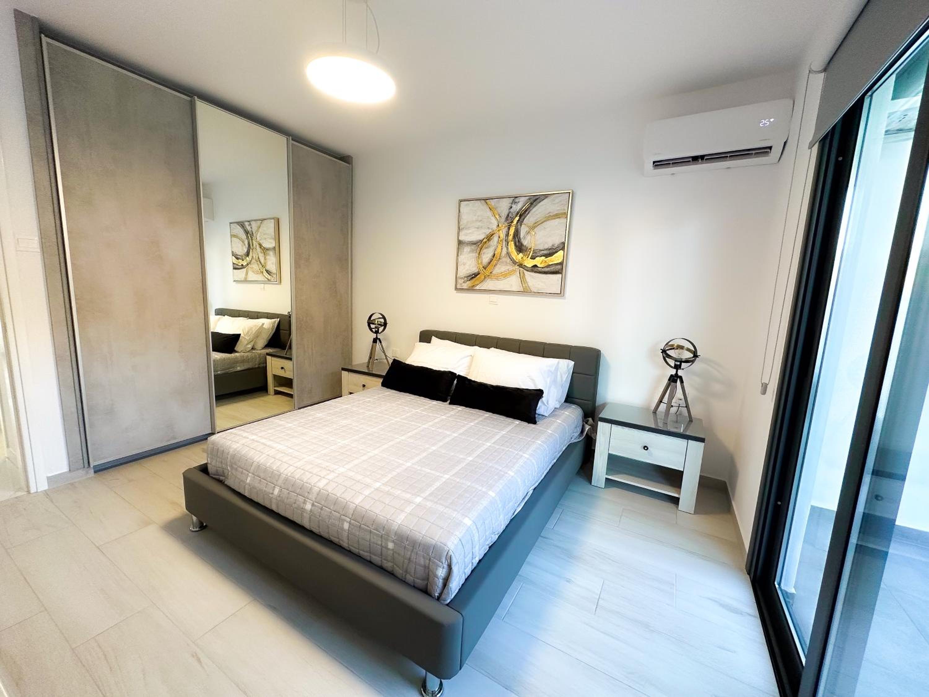 Luxury Garden Apartment