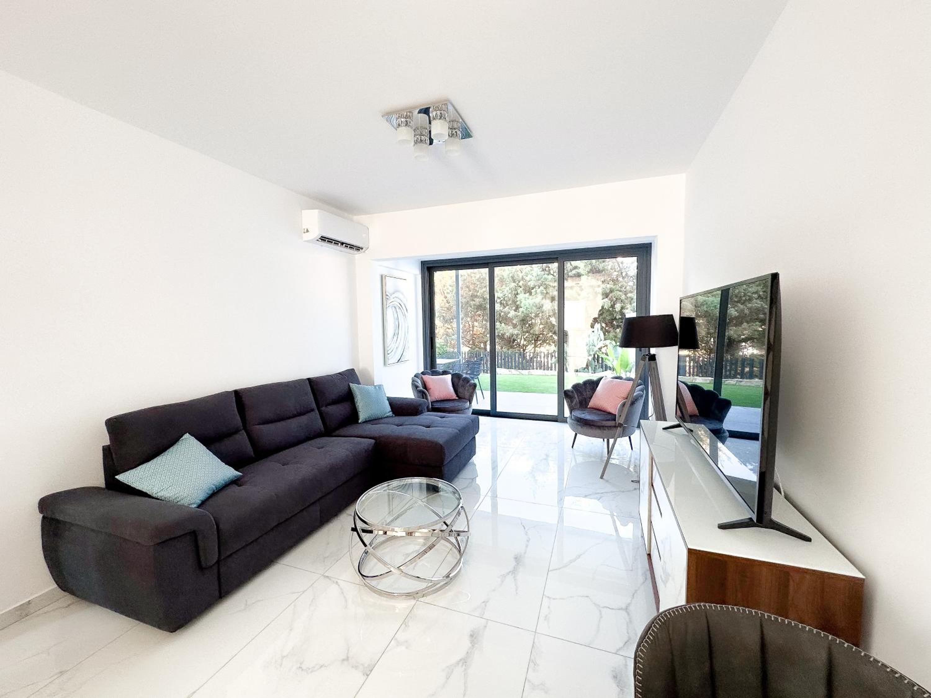 Luxury Garden Apartment