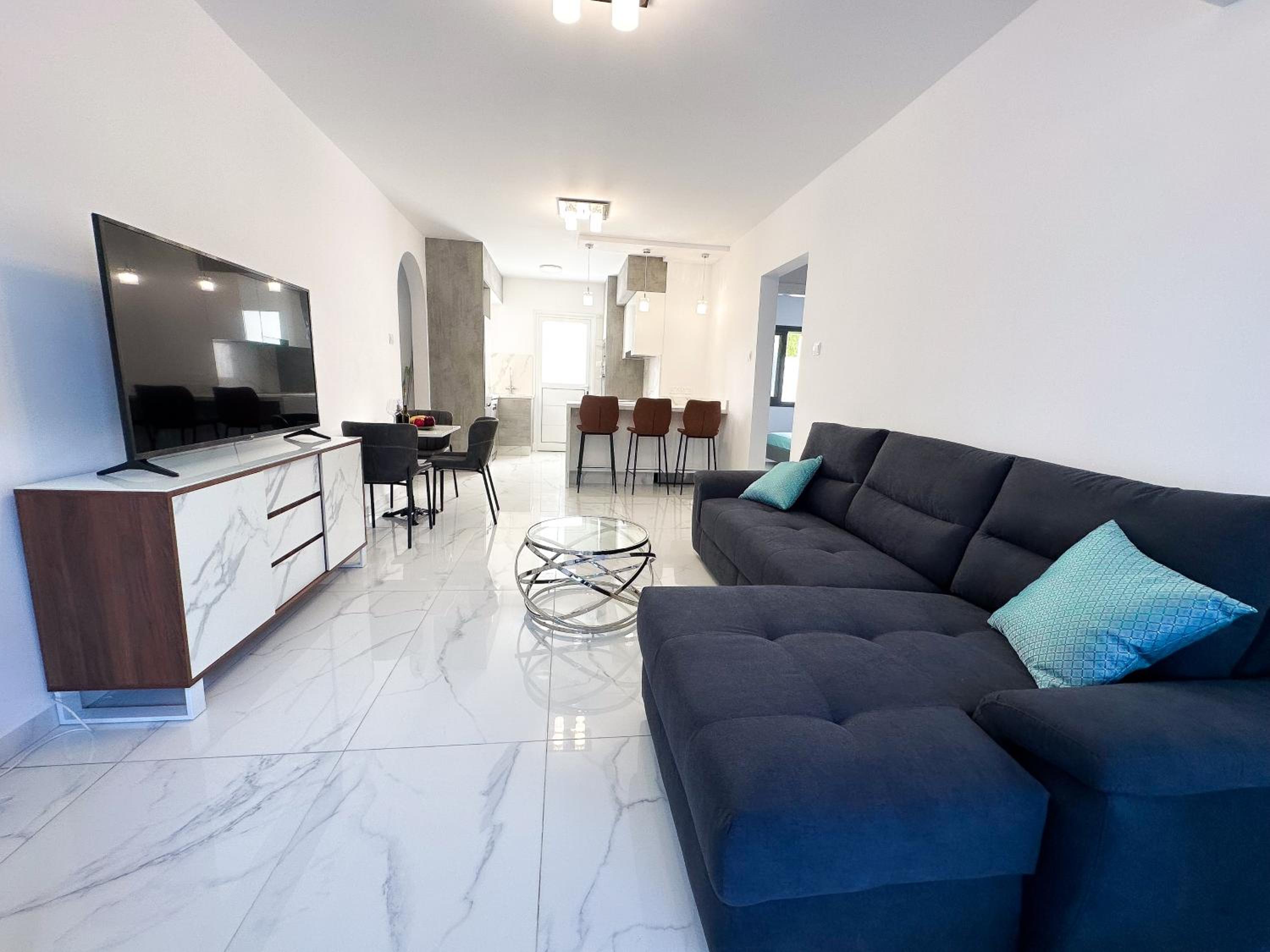 Luxury Garden Apartment