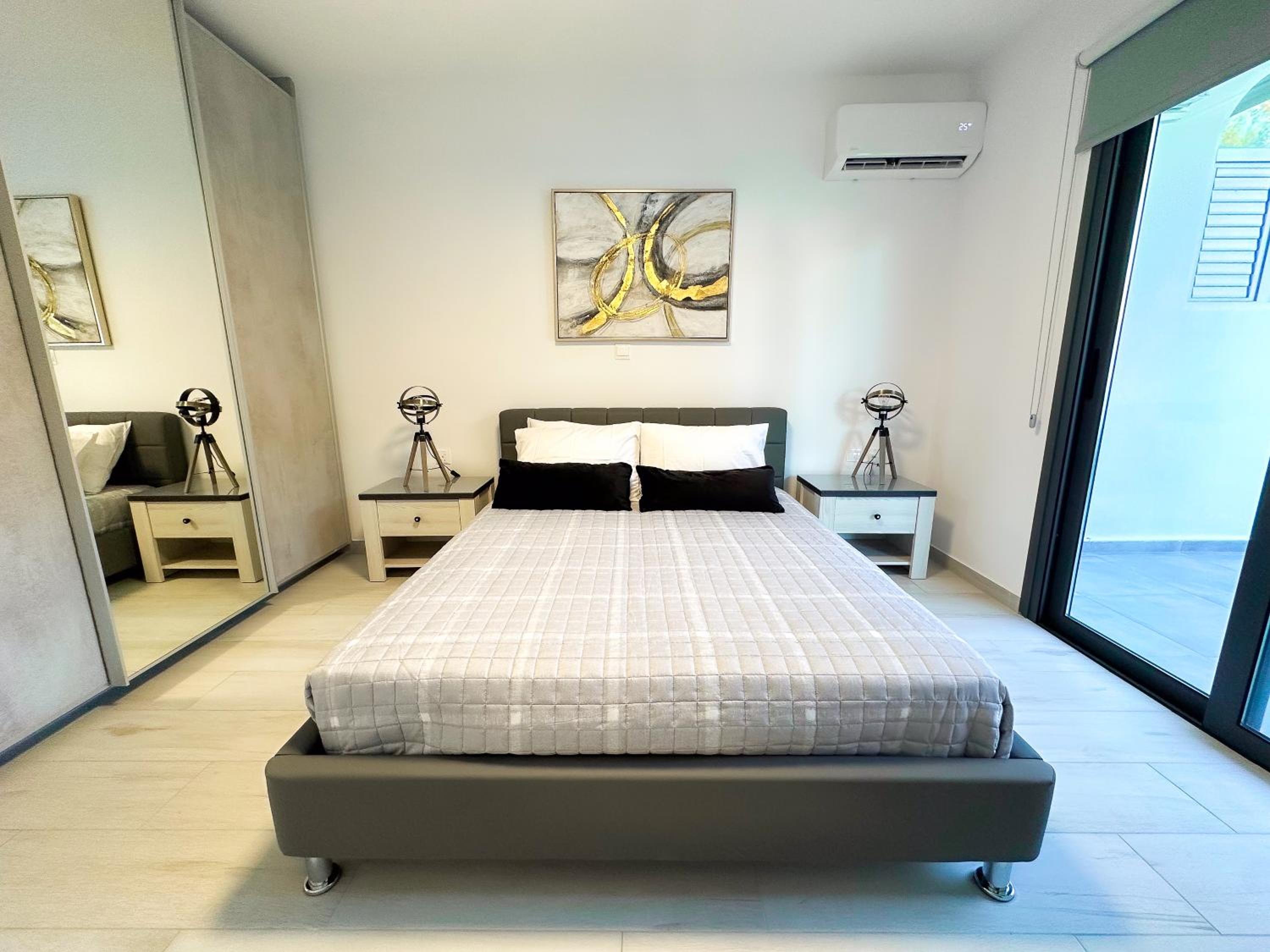 Luxury Garden Apartment