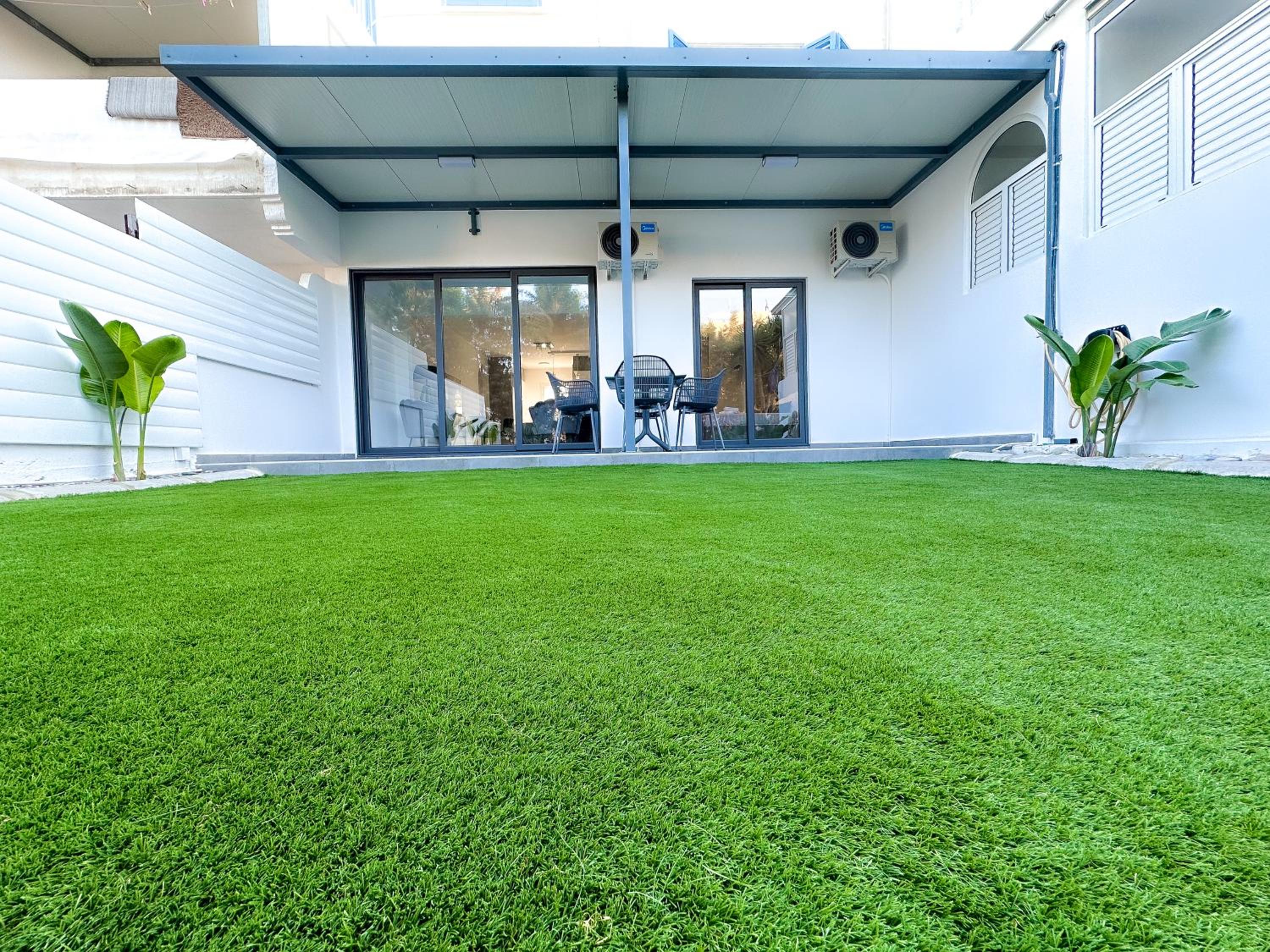 Luxury Garden Apartment